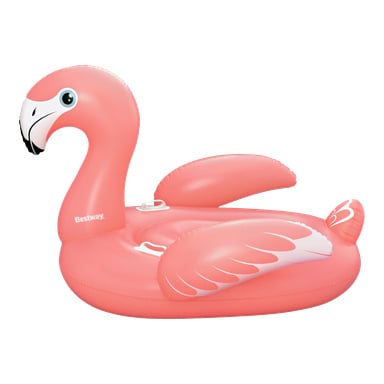 En stor rosa oppblåsbar flamingobassengflyte, med trykte vinger på sidene og to små håndtak å gripe tak i.