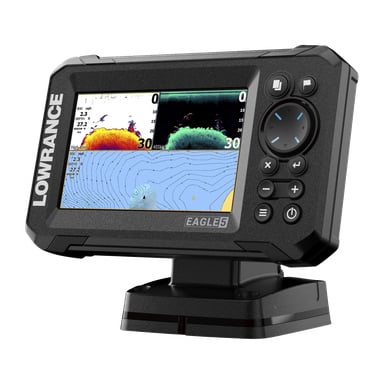 Lowrance Eagle 5 SplitShot HD i vinkel, med fiskeikoner, dybde, temperatur og topografi; Kontrollknapper og feste synlige.