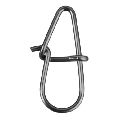 Zbliżenie na Savage Gear Snap Lock, owalny metalowy klips z zamkiem na sprężynę.