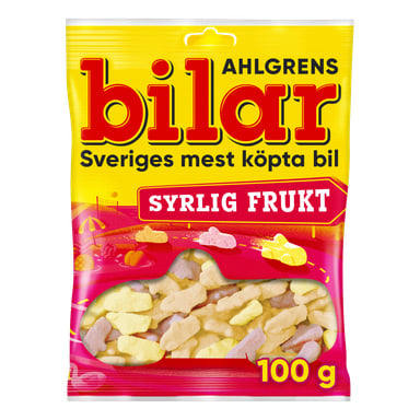 Ahlgrens Bilar Sour Fruit 100g viser pastellfargede bilformede godterier gjennom et klart vindu på gul og rød emballasje merket "Sveriges mest köpta bil."