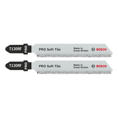 Kaksi Bosch Pro T130RF PRO Soft Tile -palapeliterää karkeilla reunoilla on asetettu rinnakkain, molemmissa merkitty "Made in Great Britain" ja "PRO.