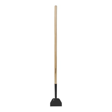 En Fiskars Ice/barking iron Classic med langt trehåndtak og bredt svart blad, merket Fiskars på håndtaket.