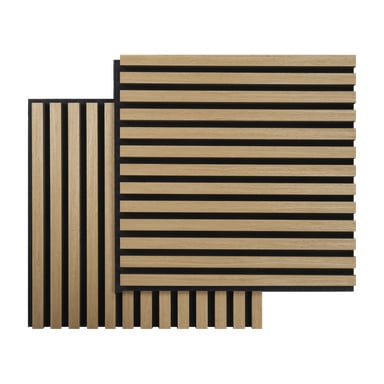Två minimalistiska fyrkantiga ljusa ekpaneler med horisontella ribbor på svart; Den ena överlappar delvis den andra för ett modernt utseende.