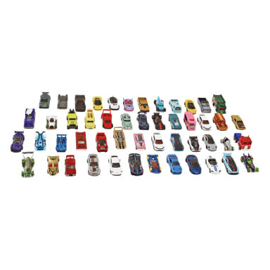 Fifty Hot Wheels Basic Cars är organiserade i fem rader och visar upp en mängd färger, former och typer såsom sportbilar, lastbilar, byggfordon och fantasifulla modeller.