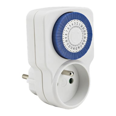 Pakiet Anslut Safety Timer 3 wyposażony jest w białe mechaniczne wtyczki timera, każda z okrągłym niebiesko-białym pokrętłem oznaczonym cyframi na krawędzi, wyposażone w gniazdo w stylu europejskim, umożliwiające zaplanowaną kontrolę podłączonych urządzeń.