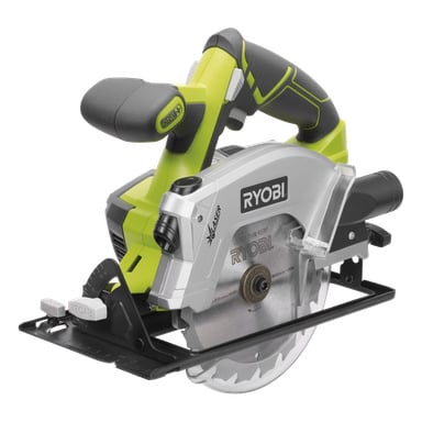 Ryobi One+ cirkelsåg R1801WSLN har ett grönt och svart handtag, silverfärgat bladskydd och synligt blad för att såga trä eller material.