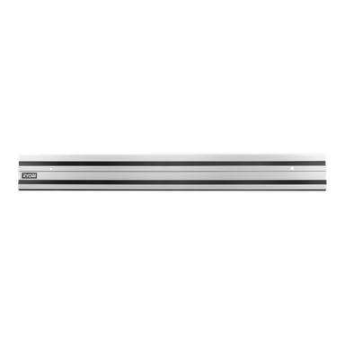 En rak silverfärgad Ryobi One+ HP R1400GR sänksågsstyrskena med två svarta remsor, två cirkulära hål och en Ryobi-logga kvar.