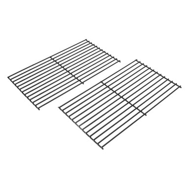 Två grillställ för kolgrillar med parallella stänger är placerade i små vinklar mot varandra.