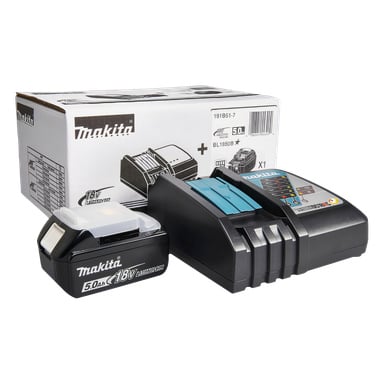 Makita 18V 5.0Ah batteri, laddare med indikatorlampor och knappar och förpackningslåda som visar bilder och specifikationer för produkterna.