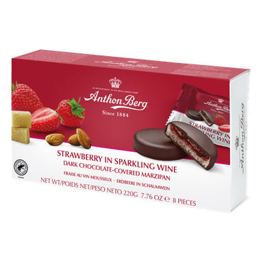Anthon Berg Strawberry in Sparkling Wine marsipanask i mörk choklad med bilder av jordgubbar, mandlar och åtta stycken inuti.