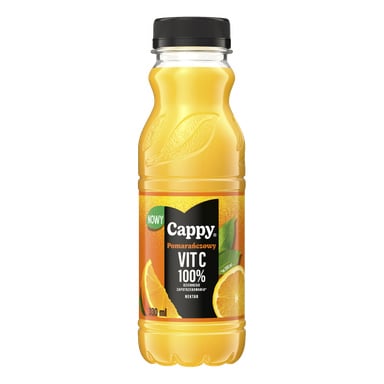 Butelka nektaru z sokiem pomarańczowym Cappy o pojemności 330 ml z witaminą C, pomarańczową etykietą, obrazkiem plasterków pomarańczy i czarną nakrętką. Tekst na etykiecie.
