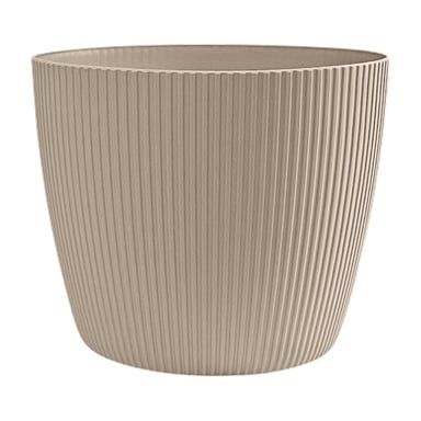 En beige, rund blomkruka med vertikalt räffjat mönster och slät yta. Dess raka sidor smalnar försiktigt mot basen.