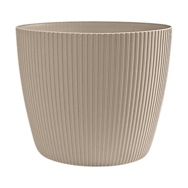 En beige, rund blomsterpotte med vertikal ribbet ytre.