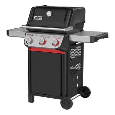 Elegancka czarno-srebrna grill gazowa z trzema palnikami, zamkniętą pokrywą, półkami bocznymi, przednimi pokrętłami sterowania, dwoma kołami i niższą schowanką.