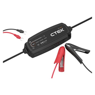 En svart CTEK-batteriladdare med kablar, ringterminaler och röda och svarta alligatorklämmor. Märkta lampor och lägesknapp ovanpå.