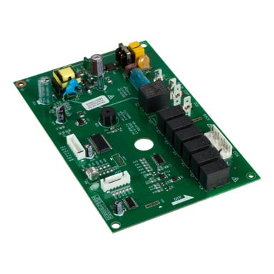 Grønt PCB for dieselovner med reléer, kondensatorer, kontakter og flere elektroniske deler installert på overflaten.