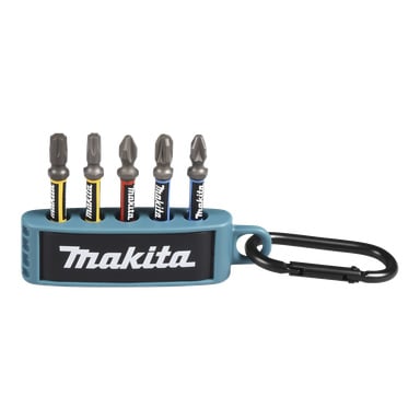 Fyra Makita-skruvmejselbitar med färgade band i en blå hållare, fästa vid en svart karbinhake. Makita-logotypen syns på hållaren.