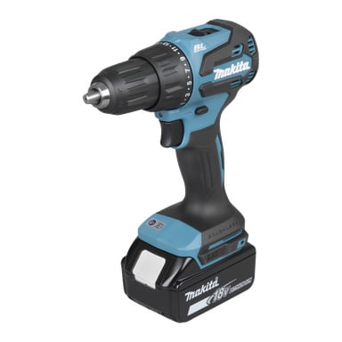 En svart och blå Makita sladdlös borrmaskin med ett 18V litiumjonbatteri, texturerat handtag och justerbart vridmoment på chucken.