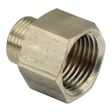 En närbild av en metallsexkantig rörkoppling med inre gängor på ena sidan och yttre gängor på motsatt ände.
