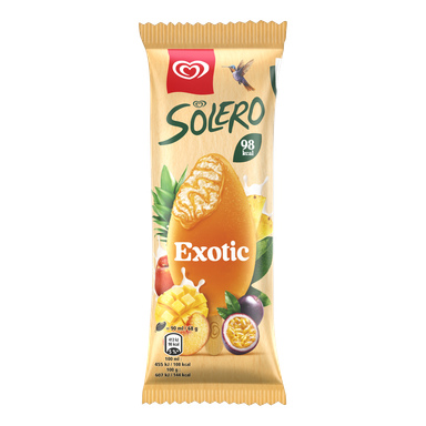 Solero Exotic -jäätelöbaari kääressään, jossa on trooppisten hedelmien kuvia, ravintoarvotietoja ja Solero-logo ylhäällä.