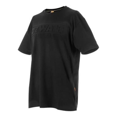 En enkel svart kortärmad t-shirt med DEWALT präglad över bröstet i svart text.
