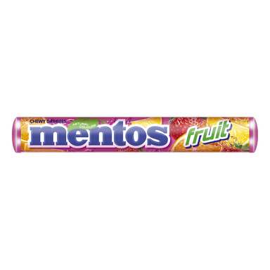 Rulla Mentos Fruit -drageita vaaleanpunaisessa kääreessä, koristeltu mansikoilla, appelsiineilla, sitruunoilla ja rohkealla sinivihreällä tekstillä.