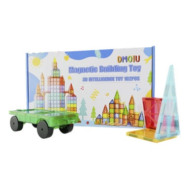 En magnetisk byggnadsleksakslåda med 102 delar, färgglada kakelplattor, en grön hjulförsedd bas, röd struktur och blå triangel fram.