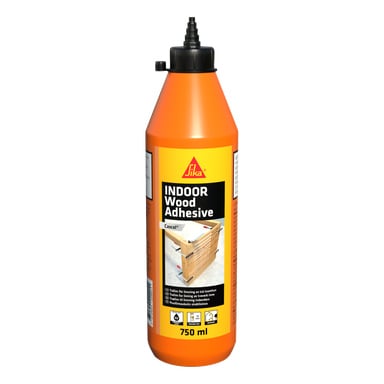 En 750 ml orange Sika Indoor Wood Adhesive-flaska med spetsigt munstycke; Etiketten visar en träkonstruktion som limmas och produktinformation.