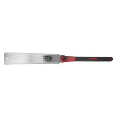 Ręczna piła Meec Tools z ząbkowanym metalowym ostrzem, czarno-czerwonym ergonomicznym trzoneczkiem, logo na ostrzu i otworem przy końcówce.
