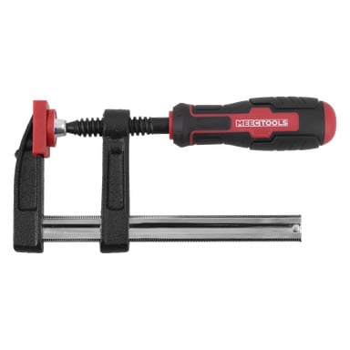 En svart och röd stångklämma med metallskena, plasthandtag märkt MEECTOOLS, och en röd dyna för grepp i skruvänden.