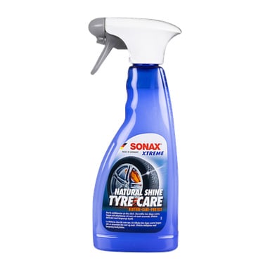 En blå Sonax Xtreme Natural Shine Tyre Care sprayflaska med grå avtryckare, märkesetikett och bildäcksgrafik framtill.