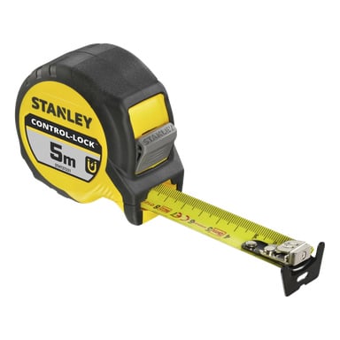 Stanley Control-Lock-måttband med ett 5 meter långt gult utdraget blad, svart och gult hölje samt grå låsknapp.