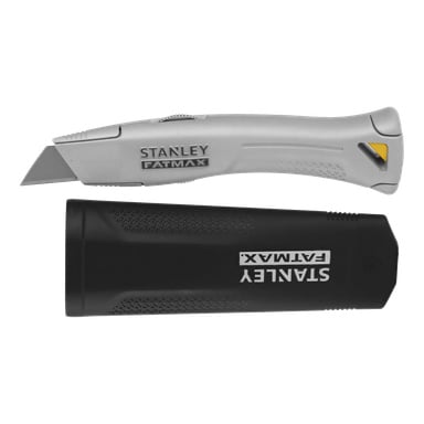 En grå Stanley FatMax hobbykniv med infällbar kniv ligger ovanpå ett svart plastfodral från Stanley FatMax.