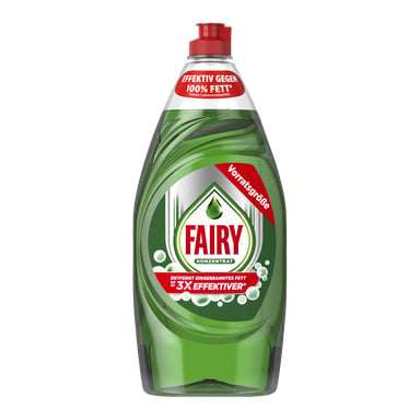 Pullo Fairy Konzentrat -astianpesuainetta, jossa on punainen korkki, vihreä neste ja etiketit, jotka mainostavat sen rasvantorjuntatehoa ja kokoa.
