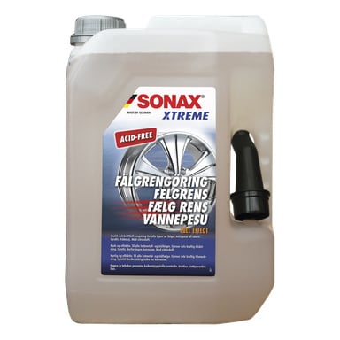 En 5-liters Sonax Rim Cleaner Xtreme-behållare med handtag, svart pip och en etikett som visade hjulgrafik och produktdetaljer. Etiketten framhåller att rengöringsmedlet är syrafritt och tillverkas i Tyskland.