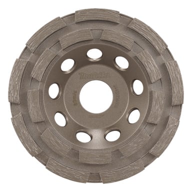 Närbild av Makita Diamond slipskiva, som visar dess segmenterade kant och flera hål runt mitten, avsedd för ytslipning eller slipning.