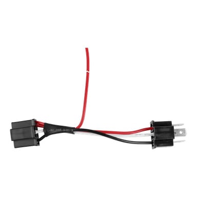 Nærbilde av en Hamron H4-adapter med svart relékontakt og tre tilknyttede ledninger—rød, svart og hvit. Den røde ledningen er delvis strippet i enden.
