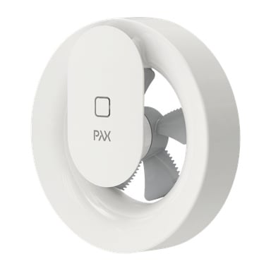 Moderni, kompakti tuuletin nimeltä Pax Fully Automatic Bathroom Fan Sirocco on valkoinen pyöreä muoto. Keskellä on suorakaiteen muotoinen kansi, jossa on "Pax"-logo ja pieni neliönmuotoinen ohjauspainike. Tuulettimen lavat näkyvät sileän kannen takana.