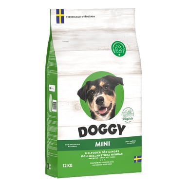 En 12 kg påse med Doggy Dry hundfoder Original mini för små och medelstora hundar. Grön och vit förpackning med ett foto av en glad svart och brun hund, med texten Original mini tillsammans med annan text och symboler.