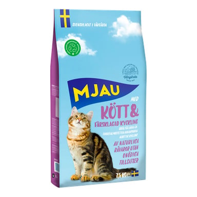 En blå 7,5 kg påse torr kattmat Kött från Mjau med en brun tabbykatt, produktnamnet anges Kött, detaljer och flaggor som indikerar att den är tillverkad i Sverige med kött och kyckling.