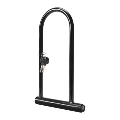 En svart Kayoba Shackle-lås står oppreist, med to sølvnøkler koblet til med en liten nøkkelring. Slusen har en buet topp og en rett nedre stang.