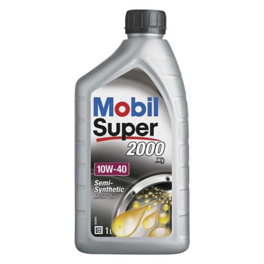 En 1-liters Mobil Super 2000 semisyntetisk motoroljeflaske med grå kork og en etikett med produktinformasjon og en illustrasjon av oljedråper.