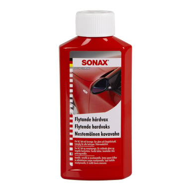 Punainen pullo Sonax Car Wax -pulloa, jossa on monikielinen merkintä ja kuva punaisesta autosta, jota kiillotetaan edessä.