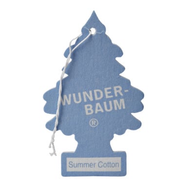 En blå, treformet Wunder Baum-bilfrisker henger i en hvit snor, med ordene "Summer Cotton" nederst.