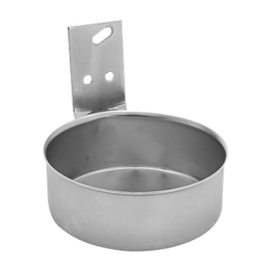 En Hard Head oljebeholder med en rund, sølvfarget metallbolle og en flat vertikal brakett på siden. Braketten inneholder to sirkulære hull og en lang, ovalformet spalte for montering. Bollen har en slank, plettfri finish.