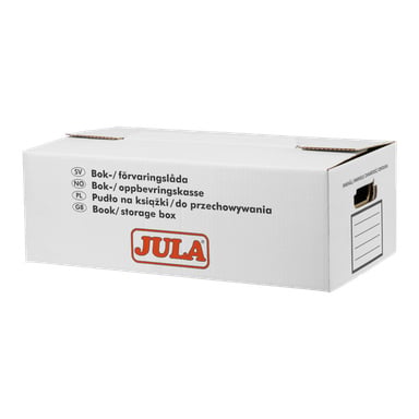 En hvit pappflytteske fra Jula, med en oransje JULA-logo og et håndtak å bære på. Teksten beskriver den som en boks for flytting og lagring, med en blank etikettseksjon på høyre side for å skrive identifikasjonsinformasjon.