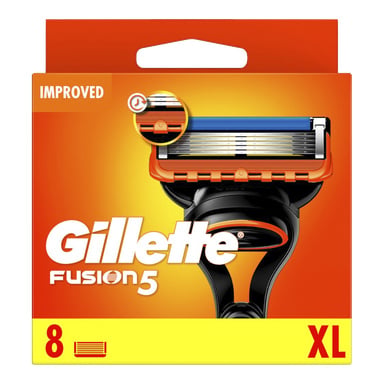 Gillette Fusion® rakblad, 8-pack, i orange förpackning märkta "IMPROVED" och "XL", med en detaljerad bild av rakbladshuvudet.