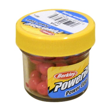 Mały przezroczysty plastikowy słoik z żółtą pokrywką ma etykietę Berkley Powerbait Power Eggs i zawiera różowe jaja przynęty wędkarskiej.