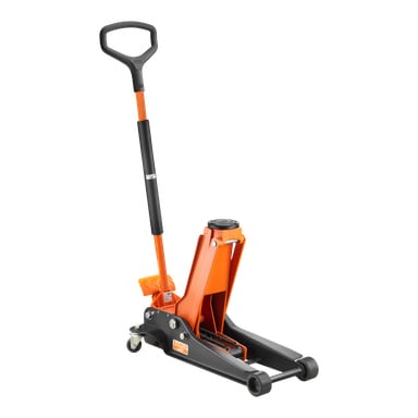 Bahco High-lifting Jack BH13000 ma pomarańczowo-czarną kolorystykę, długą rękojeść, dwa przednie koła oraz jedno tylne koło typu caster.