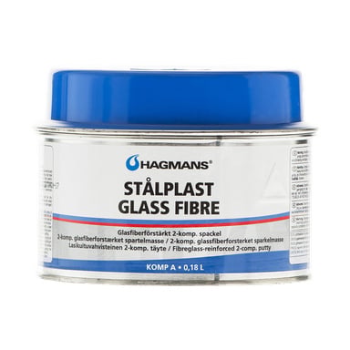 En liten 0,18-liters burk med Hagmans Steel Plastic Glass Fibre med blått lock och vit etikett, innehållande glasfiberförstärkt tvåkomponentskitt som är lämpligt för reparationer.
